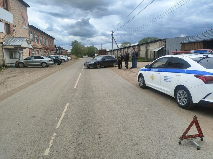 В Твери водитель сбил женщину, когда выезжал со склада