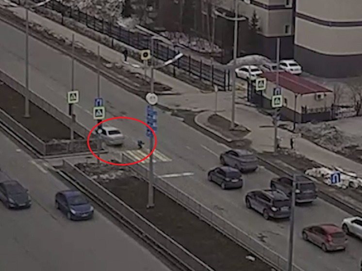 В Новом Уренгое ребенок попал под авто