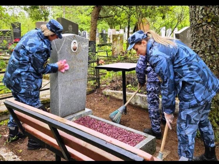Сотрудники смоленского следственного изолятора благоустроили могилу ветерана Великой Отечественной войны