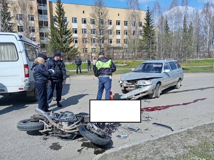 Байкер погиб под колесами легковушки в Верхней Салде
