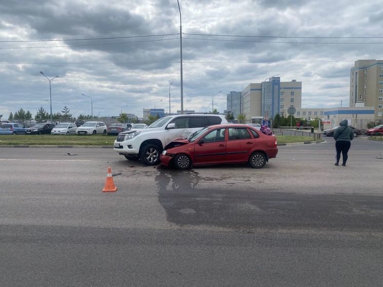 Два человека пострадали в ДТП в районе онкоцентра под Курском