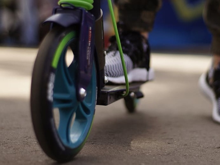 Полицейские задержали жителя Мариуполя за угон электросамоката