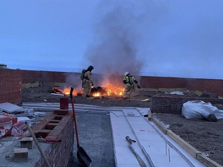 Пожар на крыше новостройки зафиксировали в Нарьян-Маре