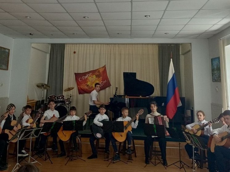 Дети в Скадовске на Херсонщине дали концерт в четь Дня Победы