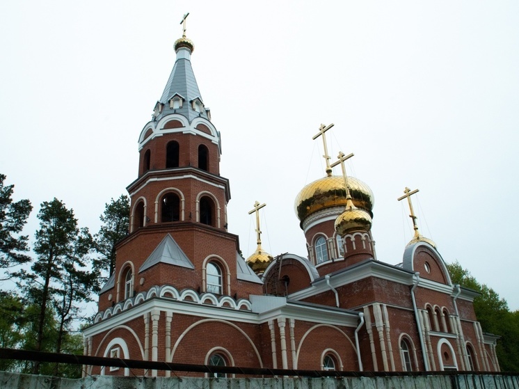 На Центральном кладбище в Хабаровске прошла панихида в Родительский день