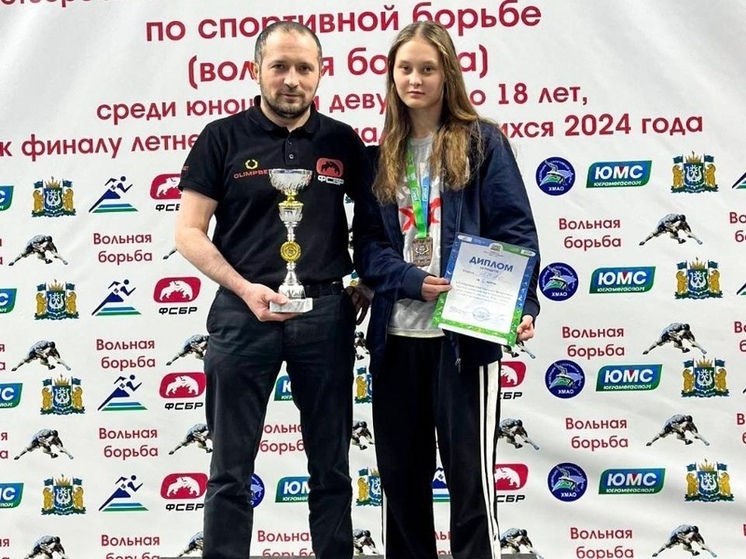 Спортсменка из Ноябрьска взяла бронзу уральских соревнований по вольной борьбе