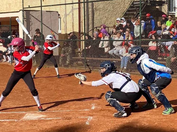 На турнире по софтболу среди юниорок у Подмосковья «серебро»