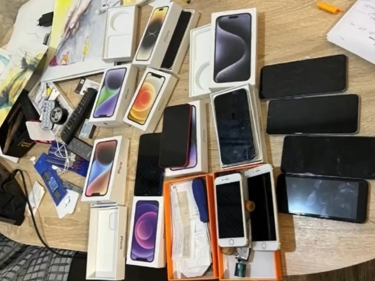 УВД: житель Сочи в медицинской маске похитил 17 смартфонов