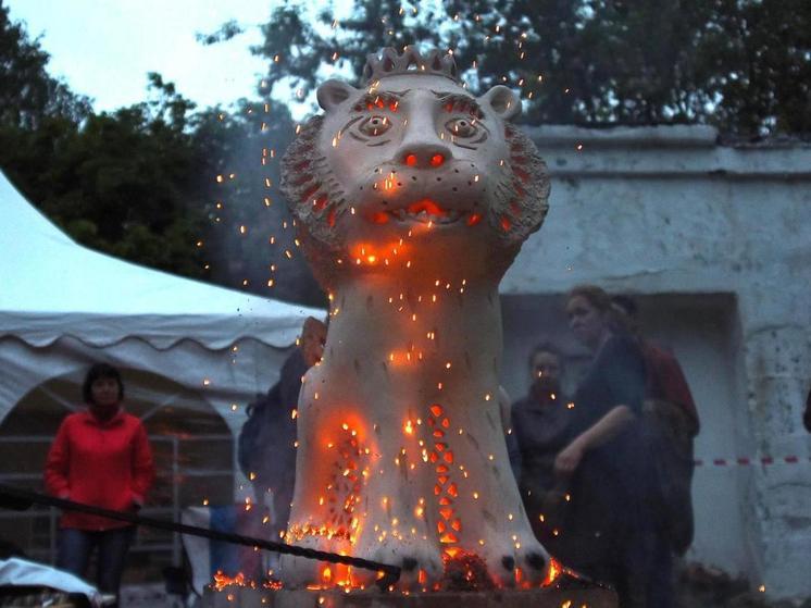 Также проведут традиционную акцию «Шоу огненных скульптур» (0+)