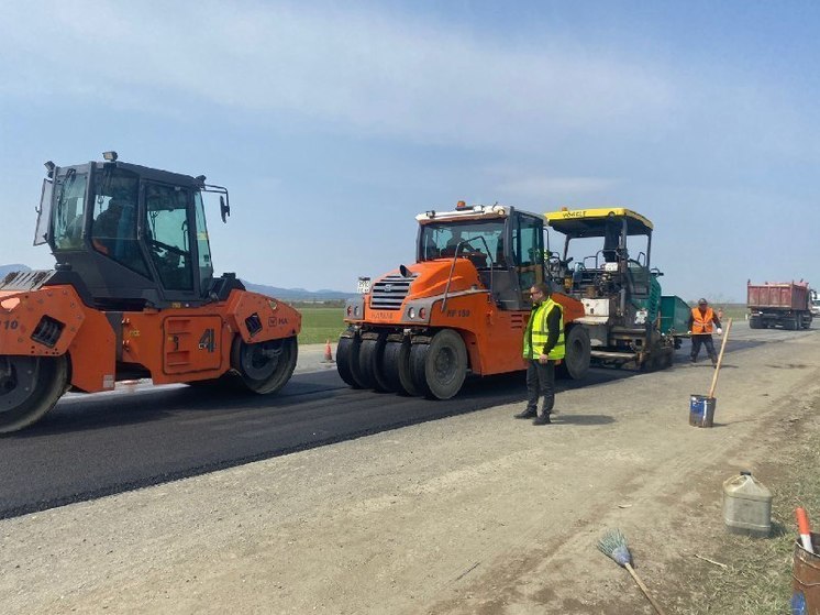 На автодороге между Южно-Сахалинском и Долинском стартовал карточный ремонт
