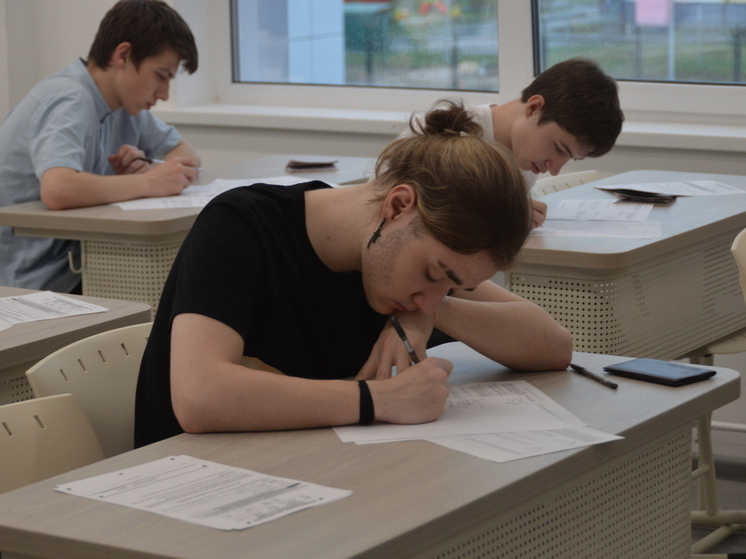 Последний тренировочный экзамен перед ЕГЭ написали старшеклассники