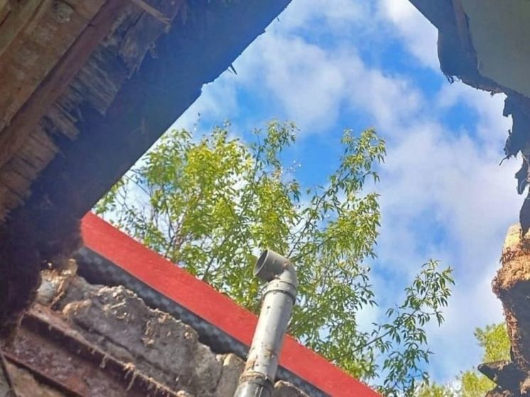 В Больших Вяземах во время капремонта дома обрушилась кровля