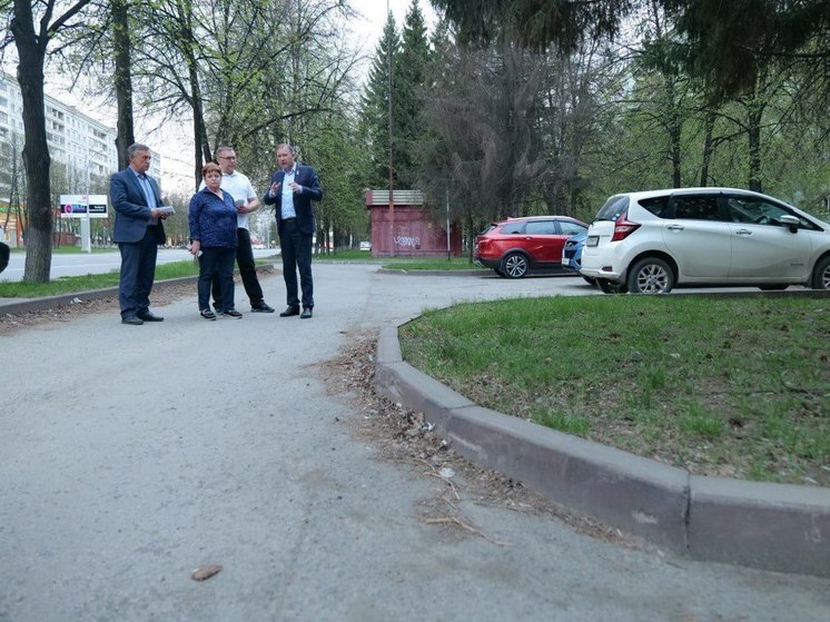 Мэр Кемерова проверил парковки у ТЦ в трёх районах Кемерова
