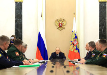 Президент Владимир Путин 15 мая перед поездкой в Китай встретился с командующими войсками военных округов и другими военачальниками