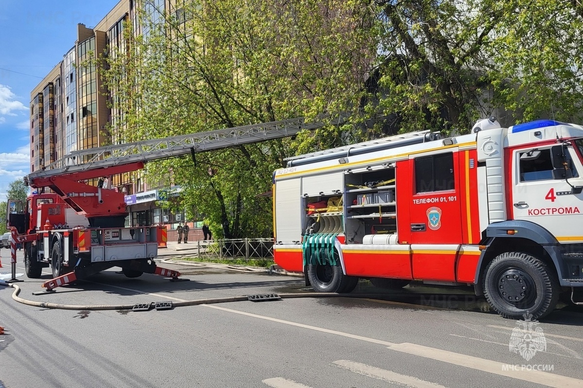 Последствия пожара на улице Никитской, 45, в Костроме — есть пострадавшие и один погибший
