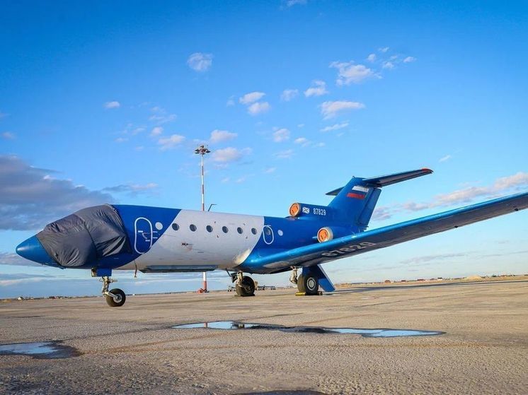 В Якутию прибыл самолет-зондировщик Як-40
