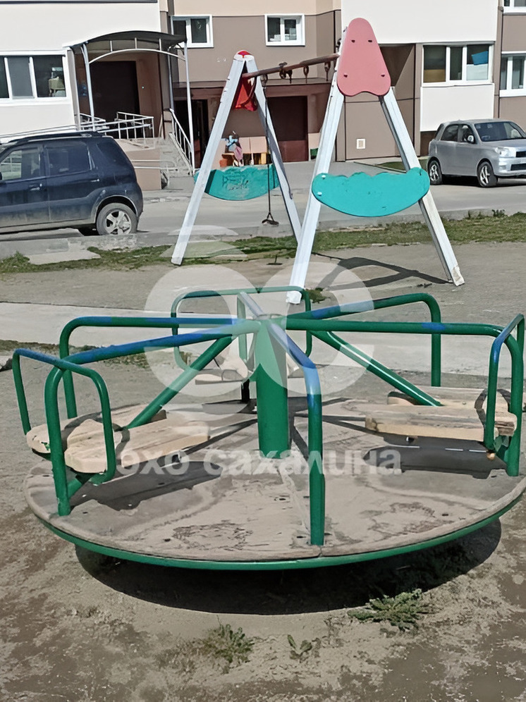  На Сахалине годовалый ребенок травмировался на опасной карусели