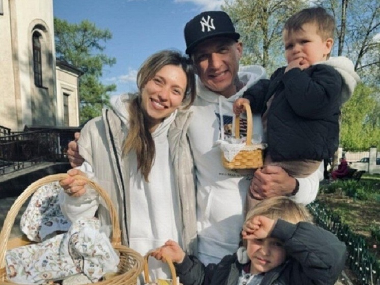 В 2022 году Регина Тодоренко стала мамой во второй раз, подарив своему супругу Владу Топалову огромную радость