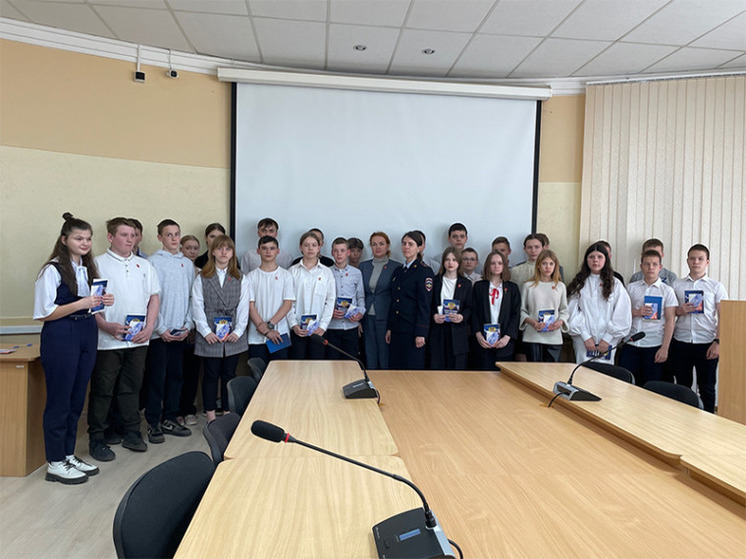Новое поколение патриотов: торжественное вручение паспортов в Боровичах