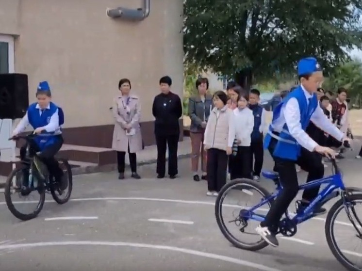 В школе Калмыкии открыли автогородок