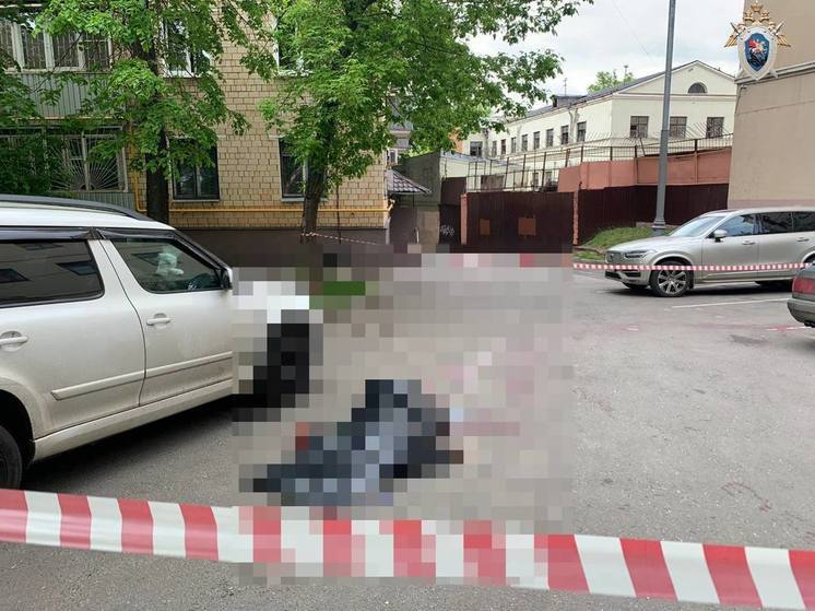 Мужчину убили ударом ножа в шею в Таганском районе Москвы