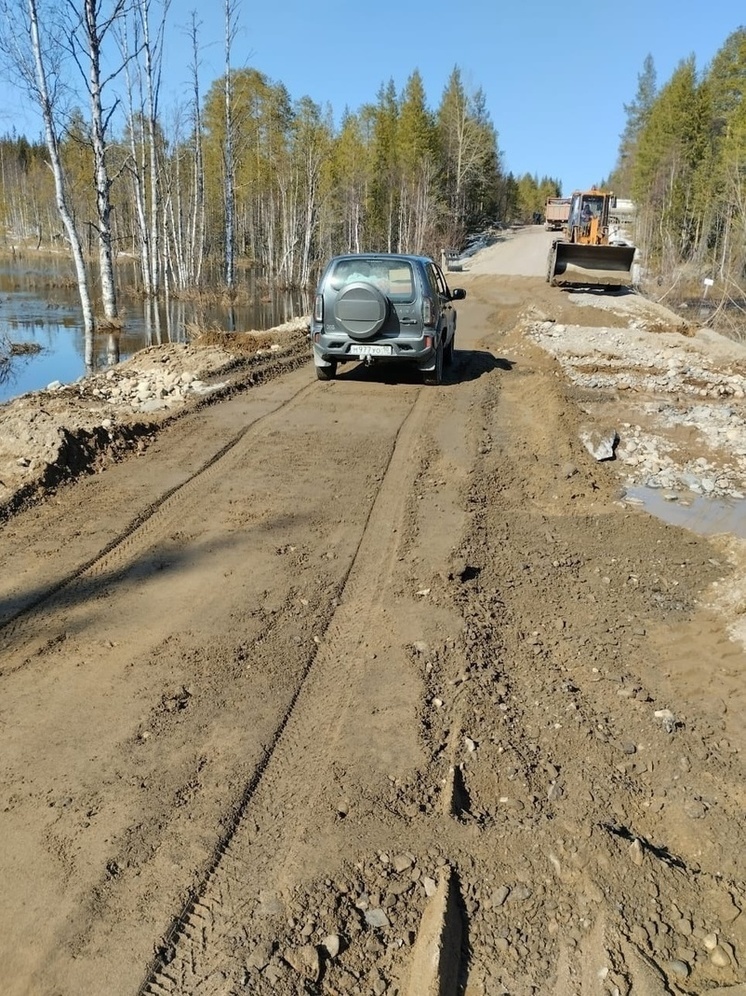  Еще один размыв дороги устранили в Калевальском районе