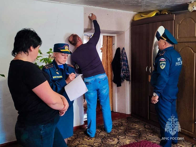 МЧС и Минтруд Херсонской области устанавливают в домах пожарные извещатели