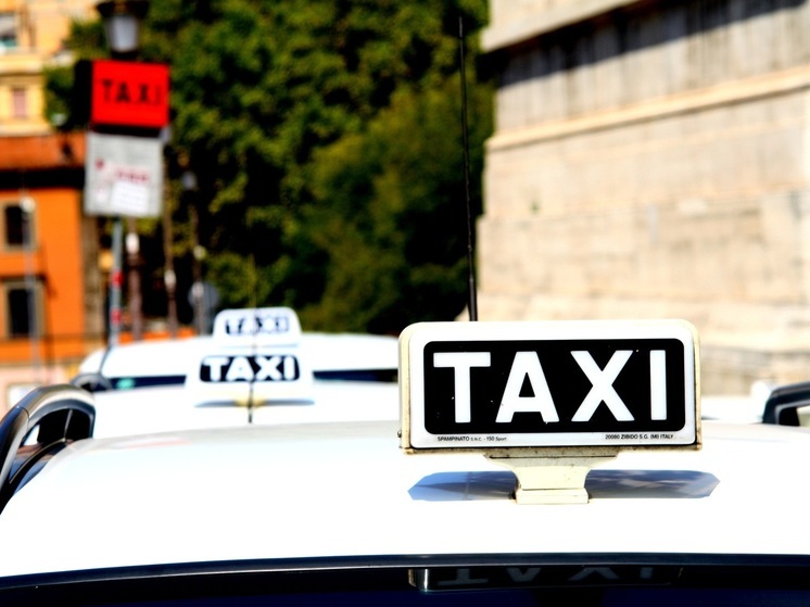 Пьяный сахалинец из окна такси устроил стрельбу из автомата