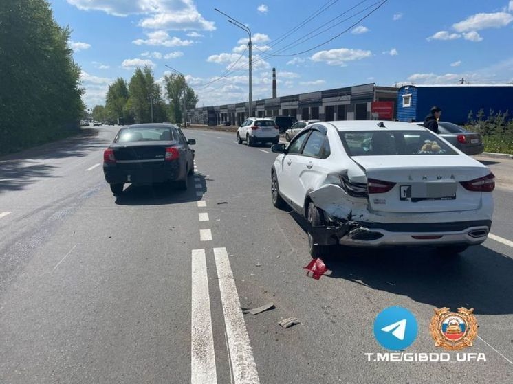 Две легковушки столкнулись в Уфе – пострадала 42-летняя автоледи