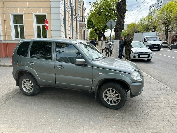 В центре Рязани водитель Niva Chevrolet сбил 12-летнюю велосипедистку
