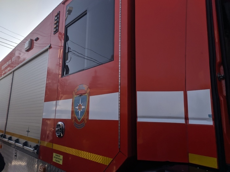 Списанный автобус загорелся в Вологде