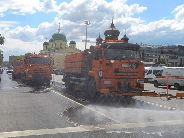 В Туле продолжается уборка в городе