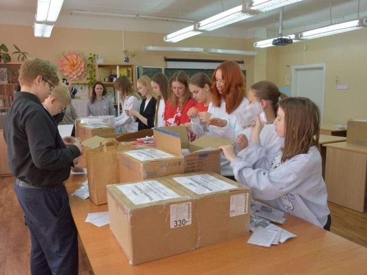 Тверские школьники подготовили посылки сверстникам из Бердянска