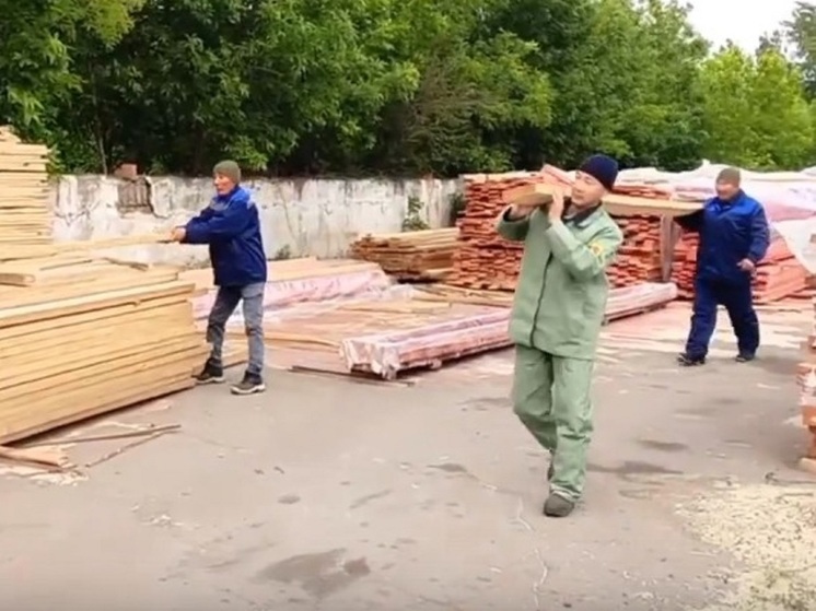 Бригада коммунальщиков Калмыкии отправилась на помощь коллегам в ЛНР