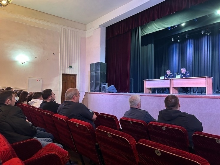 В Серпухове полицейские провели встречу с водителями такси