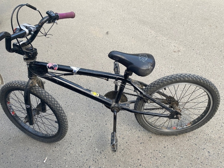 В Тверской области шестилетний велосипедист врезался в автомобиль