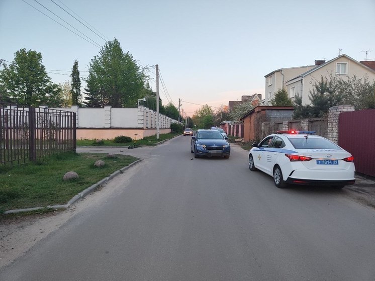 В Твери два ребенка на электросамокате попали под автомобиль