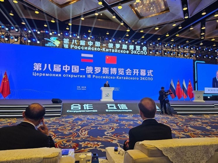 Глава Якутии презентавал выставочный стенд республики в Китае