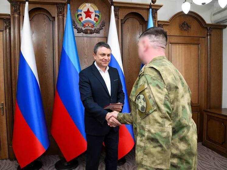 Пасечник наградил росгвардейцев республиканскими знаками отличия