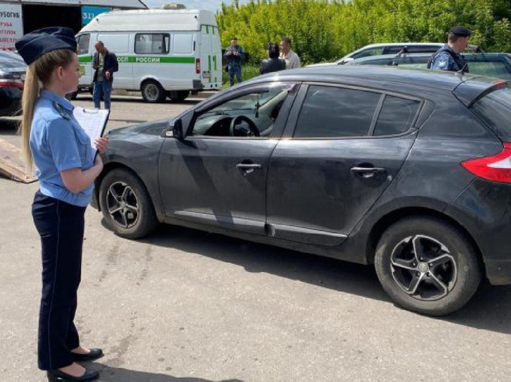 В Курске судебные приставы при помощи сотрудников ГИБДД арестовали 11 автомобилей