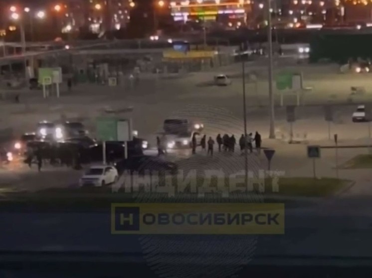 Толпа людей в масках избила парней в Новосибирске