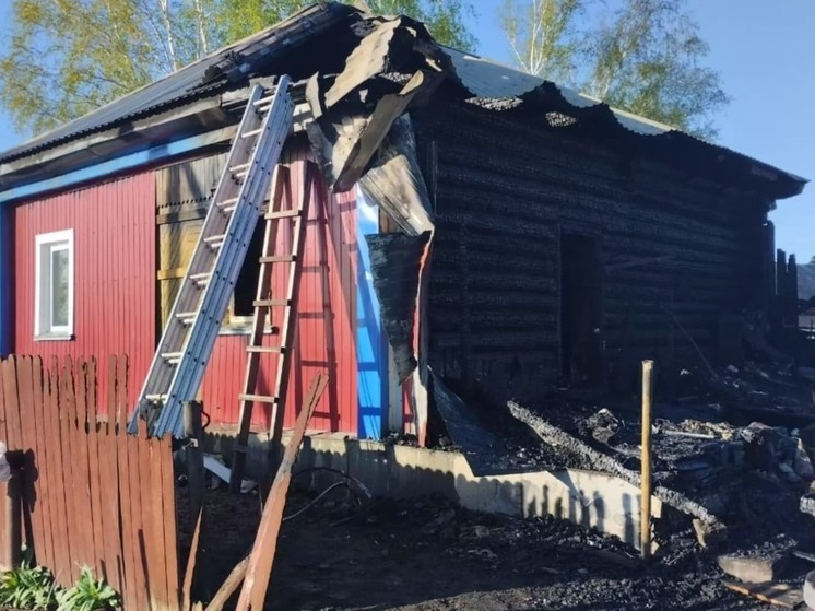 Рецидивист поссорился с соседом и поджёг его дом под Новосибирском