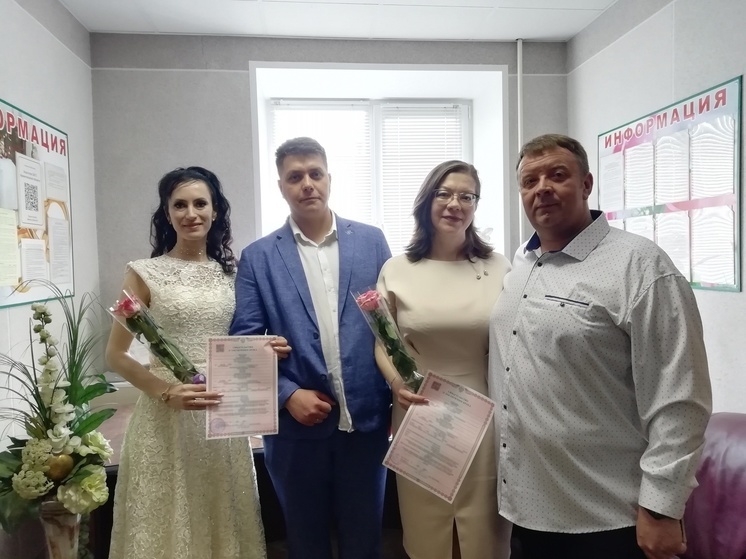 В Коряжме брат и сестра сыграли свадьбы в один день