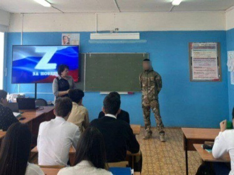 В Астраханской области боец СВО посетил родную школу
