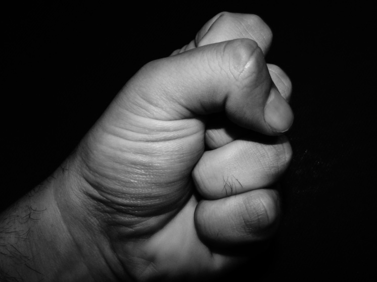 Пьяный житель Беломорска избил и попытался задушить подростка