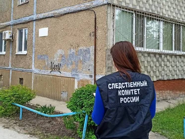 В Солнечном у дома нашли мёртвым молодого мужчину