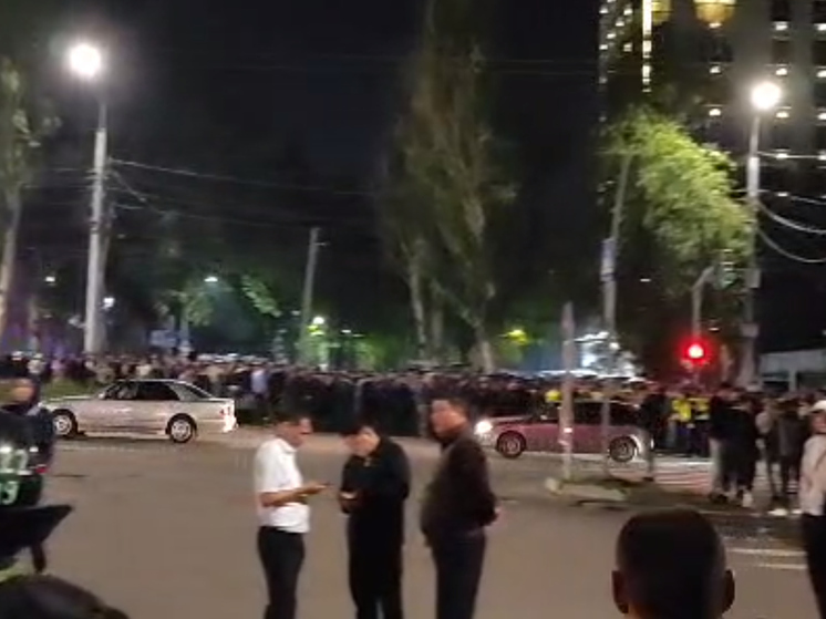 В Бишкеке ночью произошли беспорядки, связанные с избиением в ночь на 14 мая местных жителей выходцами из Египта и Пакистана