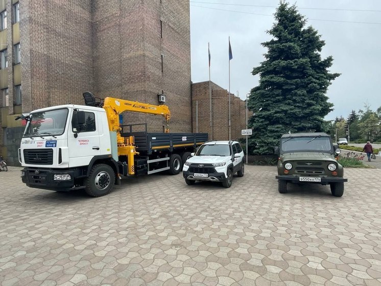 Три единицы спецтехники передал Челябинск для восстановления Авдеевки