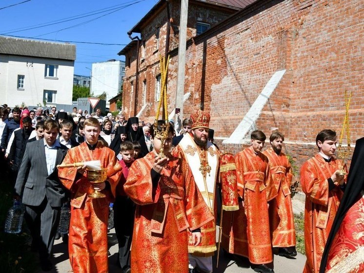 Серпуховичи и тысячи гостей округа чествовали чудотворный образ Божией Матери «Неупиваемая чаша»