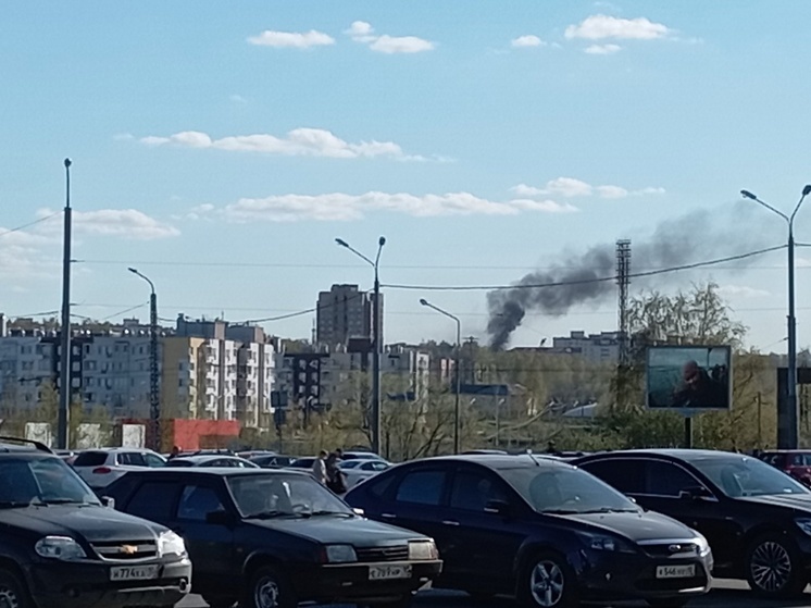 Соцсети: Брошенное здание загорелось в Петрозаводске